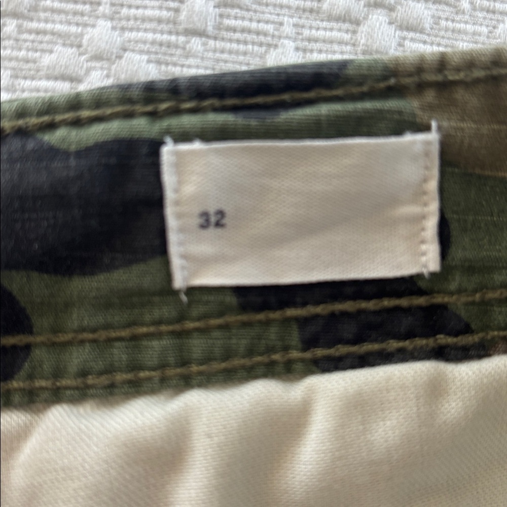 GAP Green Camouflage Cargo Shorts - Picture 4 of 10